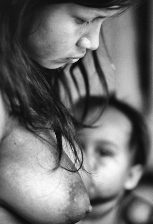Iquitos, Ammazzonia Colombiana, Mamma che allatta